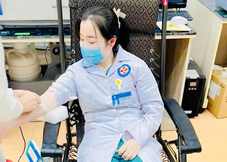 Báo động đỏ nội viện, bác sĩ tuyến huyện cứu nam thanh niên nguy kịch sau tai nạn- Ảnh 1.