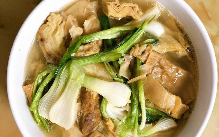 Vị thuốc trong bát canh măng ngày Tết