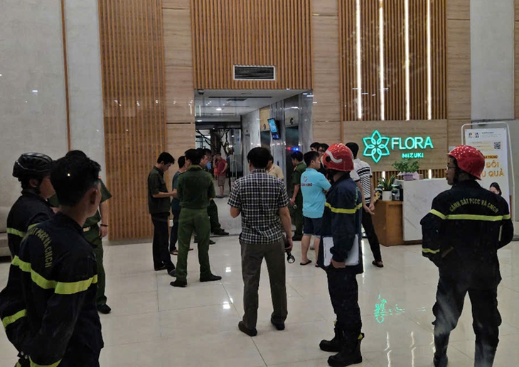 TP Hồ Chí Minh: Cháy tại chung cư Mizuki, hàng trăm người hoảng hốt tháo chạy- Ảnh 1. TP Hồ Chí Minh: Cháy tại chung cư Mizuki, hàng trăm người hoảng hốt tháo chạy- Ảnh 1.