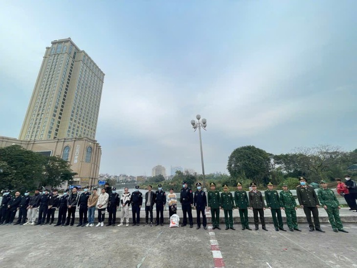 Trao trả 9 công dân Trung Quốc nhập cảnh Việt Nam trái phép- Ảnh 1.