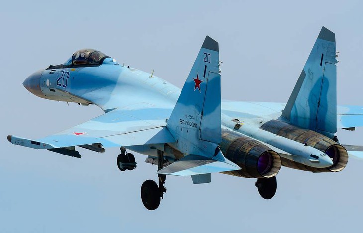 Phi công Su-35 hạ cánh an toàn sau khi trúng tên lửa SAM- Ảnh 1. Phi công Su-35 hạ cánh an toàn sau khi trúng tên lửa SAM- Ảnh 1.