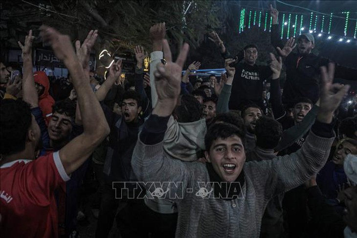 Israel dồn dập không kích Gaza trước khi thoả thuận ngừng bắn có hiệu lực- Ảnh 1. Israel dồn dập không kích Gaza trước khi thoả thuận ngừng bắn có hiệu lực- Ảnh 1.