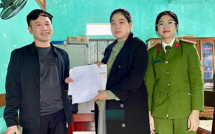Cô gái trả lại 1,7 tỉ đồng cho người chuyển nhầm