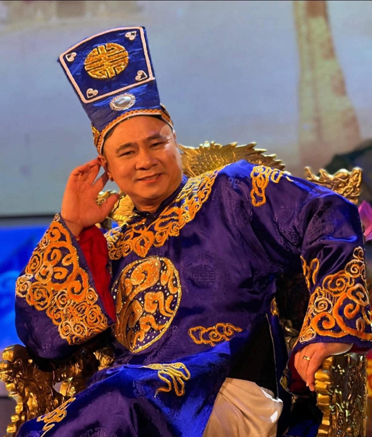Một nam NSND nức tiếng trong dàn 'Táo quân' đời thực có vợ là Thiếu tá, sự nghiệp ngày càng thăng hoa- Ảnh 1. Một nam NSND nức tiếng trong dàn 'Táo quân' đời thực có vợ là Thiếu tá, sự nghiệp ngày càng thăng hoa- Ảnh 1.