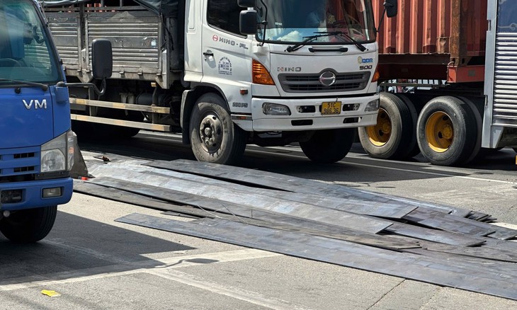Công an TPHCM bác bỏ thông tin đèn xanh chuyển sang đỏ đột ngột, gây tai nạn- Ảnh 2. Công an TPHCM bác bỏ thông tin đèn xanh chuyển sang đỏ đột ngột, gây tai nạn- Ảnh 2.