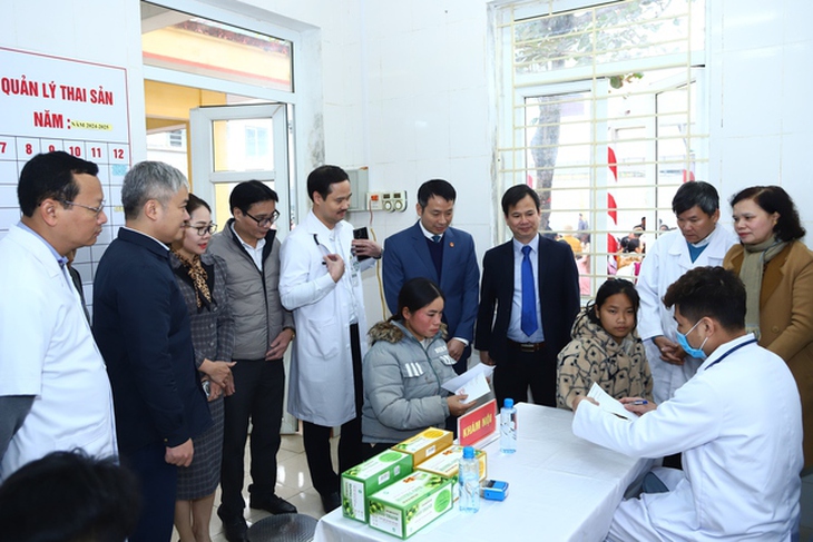 Bác sĩ bệnh viện Bạch Mai đồng hành cùng chương trình ‘Tết ấm vùng cao’ 2025 khám sức khỏe cho người dân huyện Lục Yên, tỉnh Yên Bái- Ảnh 2. Bác sĩ bệnh viện Bạch Mai đồng hành cùng chương trình ‘Tết ấm vùng cao’ 2025 khám sức khỏe cho người dân huyện Lục Yên, tỉnh Yên Bái- Ảnh 2.