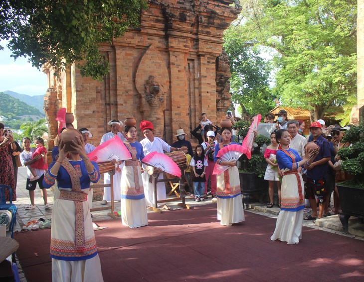 Những chương trình đặc sắc Tết Ất Tỵ chờ đón người dân và du khách ở Nha Trang- Ảnh 2. Những chương trình đặc sắc Tết Ất Tỵ chờ đón người dân và du khách ở Nha Trang- Ảnh 2.