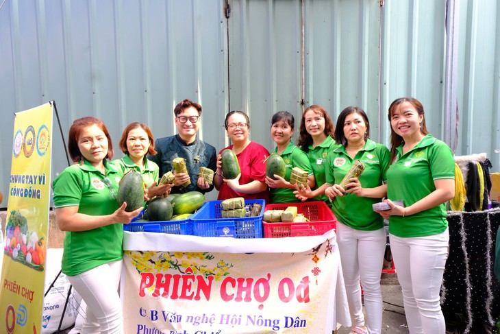 Ấm áp những phiên chợ Tết 0 đồng trong bệnh viện- Ảnh 1.