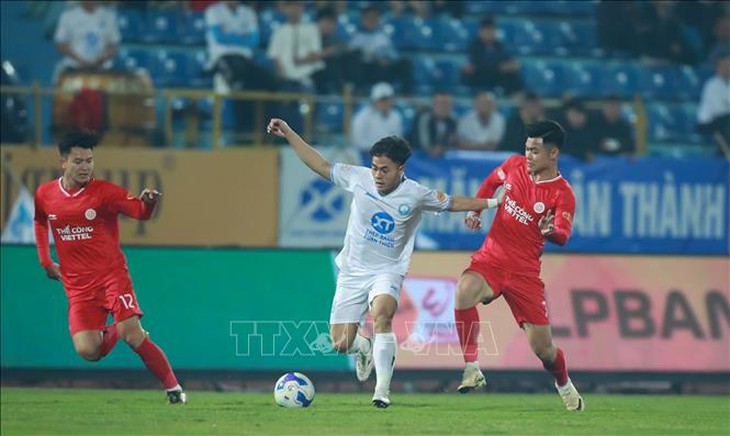 V.League 1-2024/2025: Cục diện trên tốp đầu chưa có biến động- Ảnh 1. V.League 1-2024/2025: Cục diện trên tốp đầu chưa có biến động- Ảnh 1.