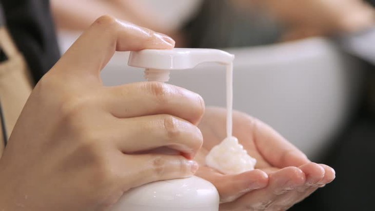 Bạn có đang sử dụng dầu xả đúng cách?- Ảnh 1.