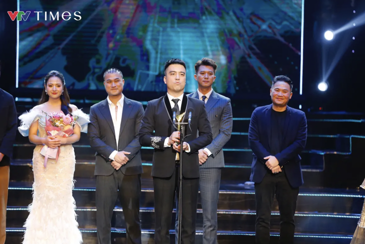 Doãn Quốc Đam, Duy Hưng nói gì khi 'Độc đạo' ẵm giải Phim truyền hình ấn tượng VTV Awards?- Ảnh 1. Doãn Quốc Đam, Duy Hưng nói gì khi 'Độc đạo' ẵm giải Phim truyền hình ấn tượng VTV Awards?- Ảnh 1.