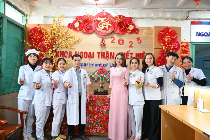 Cuộc thi 'Góc Tết' đem mùa xuân tới với các bệnh nhân, bác sĩ ở BV Hữu nghị Việt Nam Cuba - Đồng Hới- Ảnh 8. Cuộc thi 'Góc Tết' đem mùa xuân tới với các bệnh nhân, bác sĩ ở BV Hữu nghị Việt Nam Cuba - Đồng Hới- Ảnh 8.