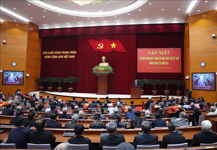 Tổng Bí thư Tô Lâm: Đồng lòng vượt qua khó khăn, thách thức, đưa đất nước phát triển nhanh, bền vững trong kỷ nguyên mới- Ảnh 3. Tổng Bí thư Tô Lâm: Đồng lòng vượt qua khó khăn, thách thức, đưa đất nước phát triển nhanh, bền vững trong kỷ nguyên mới- Ảnh 3.