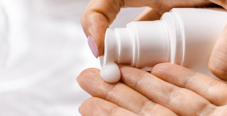 Cách chọn và dùng kem dưỡng da an toàn- Ảnh 1.