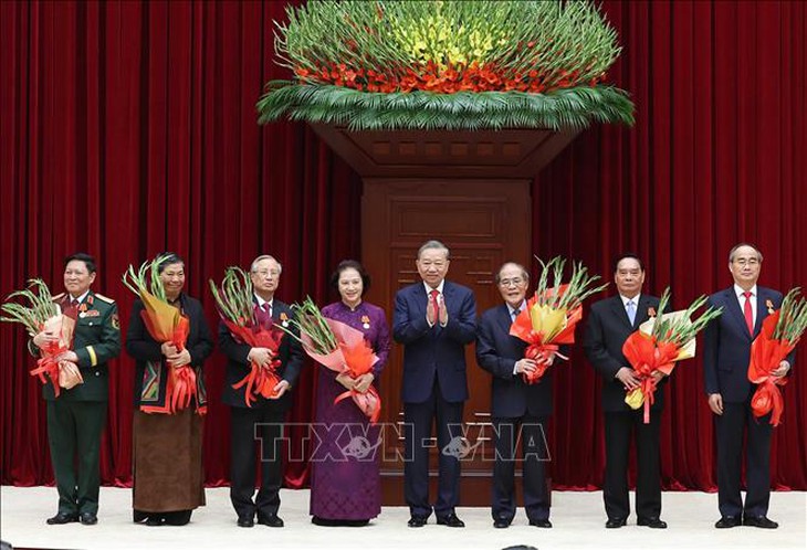 Tổng Bí thư Tô Lâm: Đồng lòng vượt qua khó khăn, thách thức, đưa đất nước phát triển nhanh, bền vững trong kỷ nguyên mới- Ảnh 5. Tổng Bí thư Tô Lâm: Đồng lòng vượt qua khó khăn, thách thức, đưa đất nước phát triển nhanh, bền vững trong kỷ nguyên mới- Ảnh 5.