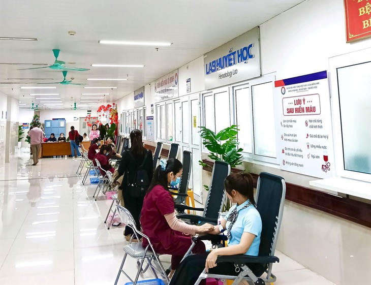Bác sĩ kêu gọi người dân hiến máu giảm nguy cơ thiếu máu điều trị dịp Tết Nguyên đán- Ảnh 4. Bác sĩ kêu gọi người dân hiến máu giảm nguy cơ thiếu máu điều trị dịp Tết Nguyên đán- Ảnh 4.