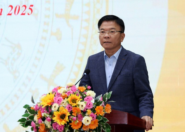 Phó Thủ tướng tặng quà Tết người dân khó khăn, cán bộ, y bác sĩ, bệnh nhân tại BVĐK tỉnh Cao Bằng- Ảnh 1. Phó Thủ tướng tặng quà Tết người dân khó khăn, cán bộ, y bác sĩ, bệnh nhân tại BVĐK tỉnh Cao Bằng- Ảnh 1.