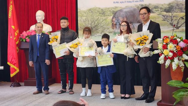 Bé hà mã trong Vườn thú Hà Nội có ‘tên khai sinh’ Mã Nam- Ảnh 2. Bé hà mã trong Vườn thú Hà Nội có ‘tên khai sinh’ Mã Nam- Ảnh 2.