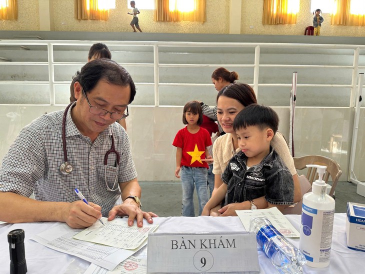 Phát triển ngành y tế Huế xứng tầm trung tâm y tế chuyên sâu của khu vực- Ảnh 1. Phát triển ngành y tế Huế xứng tầm trung tâm y tế chuyên sâu của khu vực- Ảnh 1.