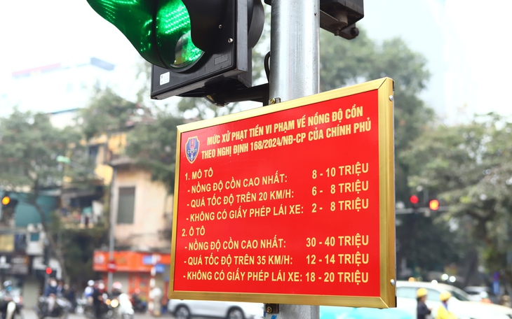 Hà Nội công khai mức phạt vi phạm giao thông theo Nghị định 168 bằng biển báo tại nhiều tuyến phố