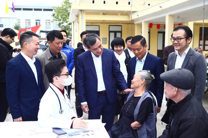 Thứ trưởng Bộ Y tế Trần Văn Thuấn thăm, tặng quà Tết Trung tâm Điều dưỡng thương binh Thuận Thành
- Ảnh 1. Thứ trưởng Bộ Y tế Trần Văn Thuấn thăm, tặng quà Tết Trung tâm Điều dưỡng thương binh Thuận Thành
- Ảnh 1.