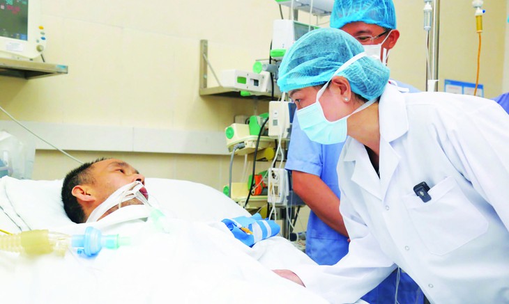 Ngành Y tế tiếp tục nâng cao tinh thần trách nhiệm, quyết tâm triển khai hiệu quả nhiệm vụ được giao- Ảnh 2. Ngành Y tế tiếp tục nâng cao tinh thần trách nhiệm, quyết tâm triển khai hiệu quả nhiệm vụ được giao- Ảnh 2.