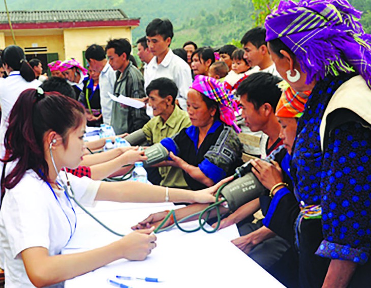 Kỷ niệm 70 năm Ngày Thầy thuốc Việt Nam (27/2/1955 - 27/2/2025): Y tế Việt Nam đồng hành cùng đất nước- Ảnh 3. Kỷ niệm 70 năm Ngày Thầy thuốc Việt Nam (27/2/1955 - 27/2/2025): Y tế Việt Nam đồng hành cùng đất nước- Ảnh 3.