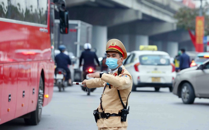 Hà Nội phân luồng giao thông phục vụ Chương trình "Rực rỡ Thăng Long", người dân đi lại thế nào?