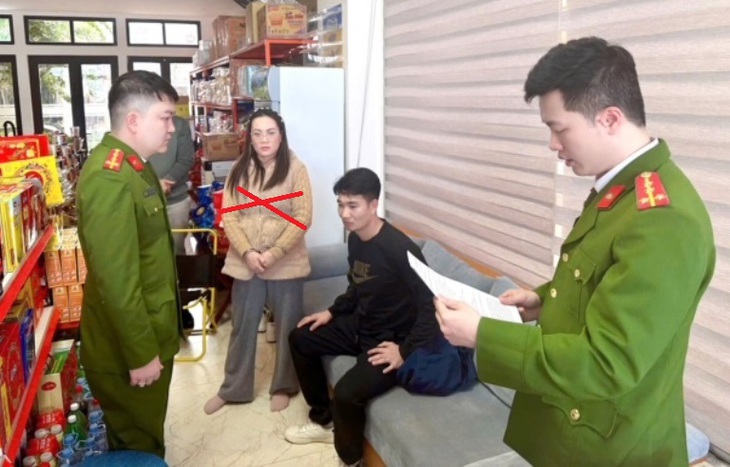 Khởi tố người đàn bà thuê hàng loạt ô tô rồi mang đi cầm cố- Ảnh 1. Khởi tố người đàn bà thuê hàng loạt ô tô rồi mang đi cầm cố- Ảnh 1.