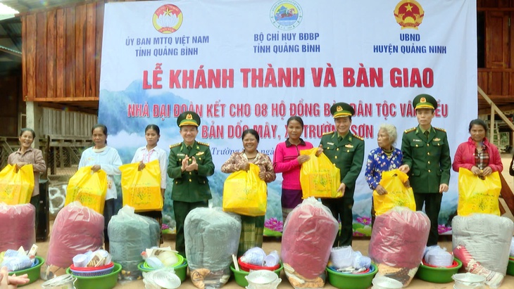 Đồng bào vùng biên Quảng Bình vui Tết trong căn nhà mới do Bộ đội Biên phòng xây dựng- Ảnh 3. Đồng bào vùng biên Quảng Bình vui Tết trong căn nhà mới do Bộ đội Biên phòng xây dựng- Ảnh 3.
