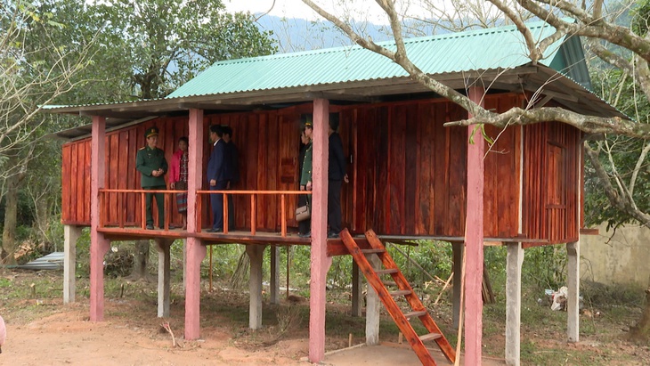 Đồng bào vùng biên Quảng Bình vui Tết trong căn nhà mới do Bộ đội Biên phòng xây dựng- Ảnh 2. Đồng bào vùng biên Quảng Bình vui Tết trong căn nhà mới do Bộ đội Biên phòng xây dựng- Ảnh 2.