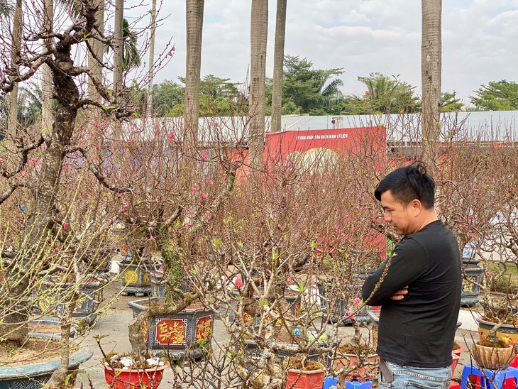 Chợ hoa Tết tấp nập hàng nhưng ‘kén’ người mua- Ảnh 14.