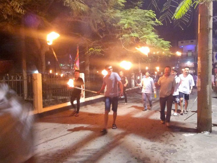 Độc đáo tục lấy lửa thiêng đêm giao thừa ở làng biển hàng trăm năm tuổi- Ảnh 5.
