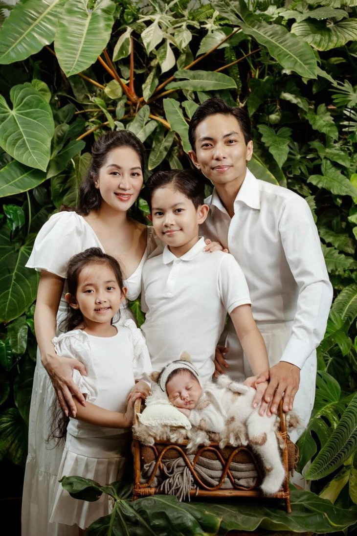 Khánh Thi Phan Hiển khoe biệt thự được trang trí Tết hoành tráng- Ảnh 11. Khánh Thi Phan Hiển khoe biệt thự được trang trí Tết hoành tráng- Ảnh 11.