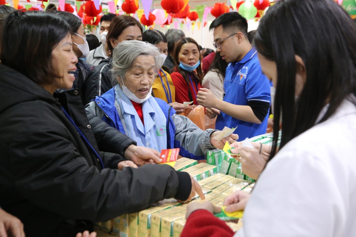 Ấm áp chợ Tết