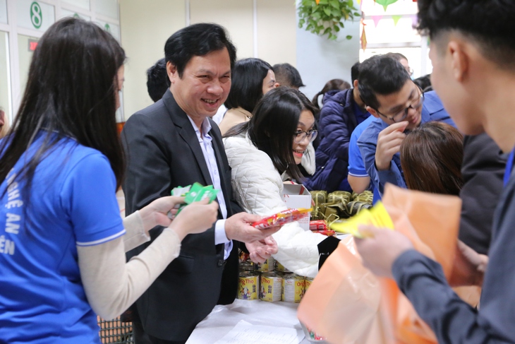 Ấm áp chợ Tết