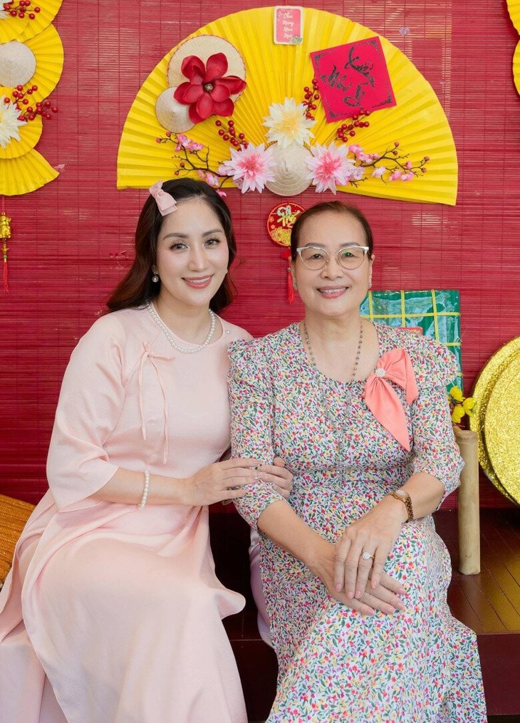 Khánh Thi Phan Hiển khoe biệt thự được trang trí Tết hoành tráng- Ảnh 5. Khánh Thi Phan Hiển khoe biệt thự được trang trí Tết hoành tráng- Ảnh 5.