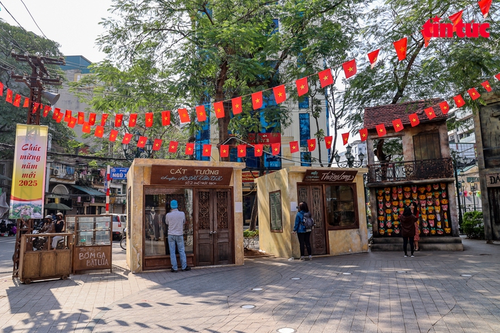Thắm sắc cờ Tổ quốc trong góc phố 'bao cấp' ở Hà Nội- Ảnh 7.