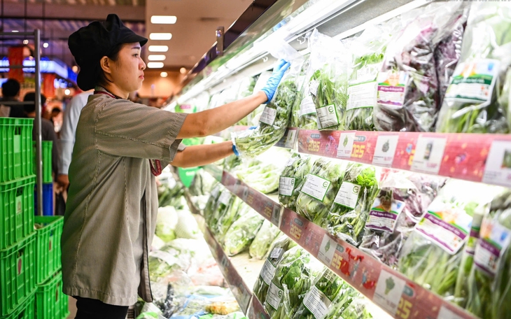Mồng 1 Tết, siêu thị khai xuân bằng "rồng rắn lên deal", người tiêu dùng hưởng muôn kiểu lì xì