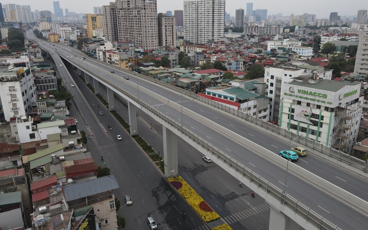 Những hình ảnh giao thông Hà Nội "rất khác" sáng mùng 1 Tết