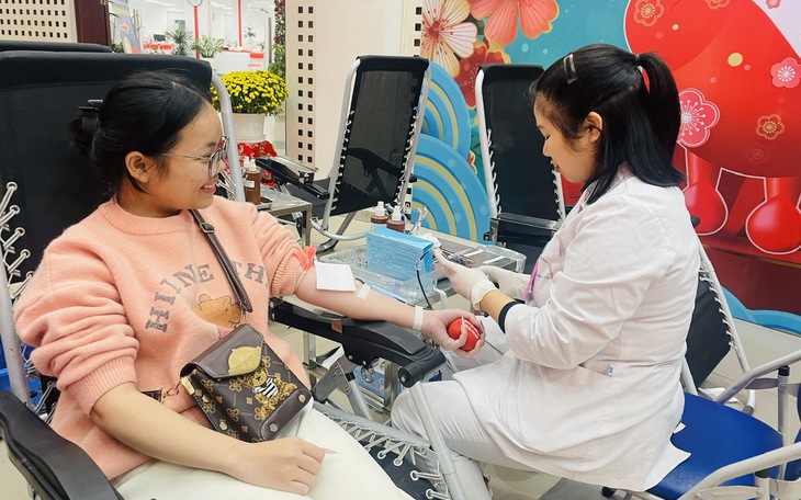 Những người chọn hiến máu sáng Mùng 1 Tết Ất Tỵ để "trao đời sự sống"
