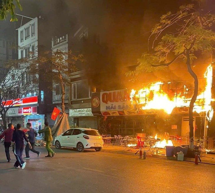 Cháy nhà hàng hải sản ngay trung tâm thành phố Hải Phòng đêm mồng 1 Tết- Ảnh 1.