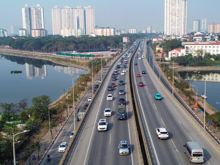 Người Hà Nội tự giác chấp hành giao thông khi du Xuân đón Tết- Ảnh 5. Người Hà Nội tự giác chấp hành giao thông khi du Xuân đón Tết- Ảnh 5.