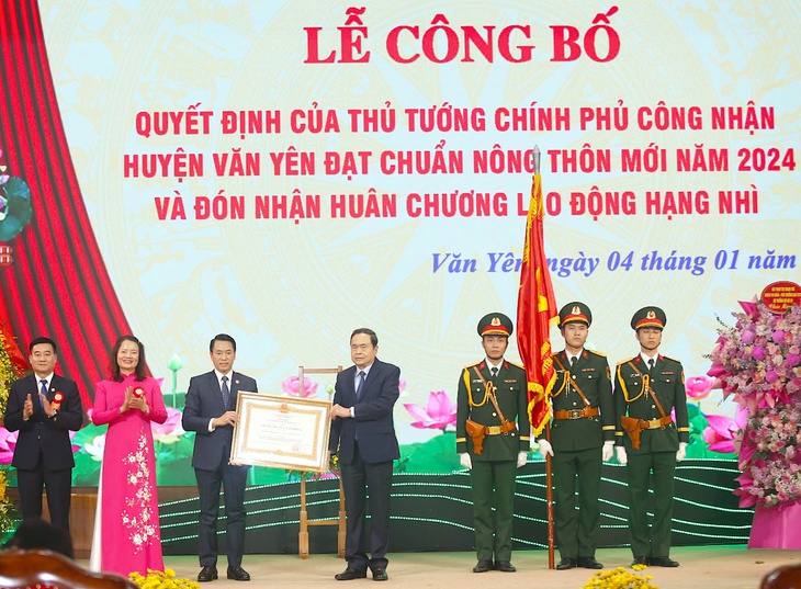 Trao Huân chương Lao động cho huyện nông thôn mới Văn Yên- Ảnh 1. Trao Huân chương Lao động cho huyện nông thôn mới Văn Yên- Ảnh 1.