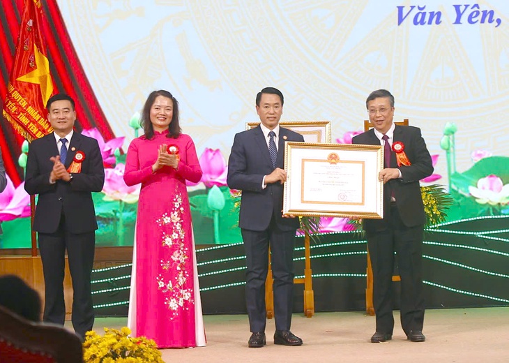 Trao Huân chương Lao động cho huyện nông thôn mới Văn Yên- Ảnh 2. Trao Huân chương Lao động cho huyện nông thôn mới Văn Yên- Ảnh 2.