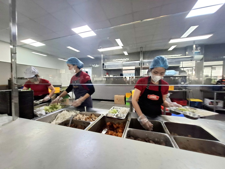 Vì sao nhiều bệnh nhân, người nhà không 'mặn mà' với cơm bệnh viện?- Ảnh 3. bạch mai