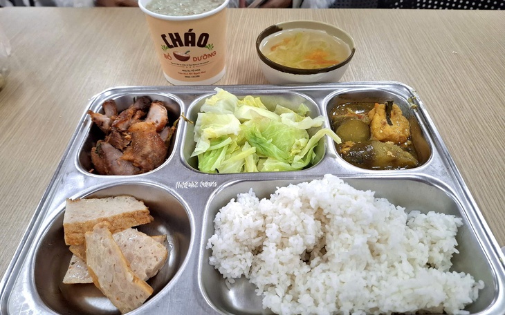 Vì sao nhiều bệnh nhân, người nhà không "mặn mà" với cơm bệnh viện?