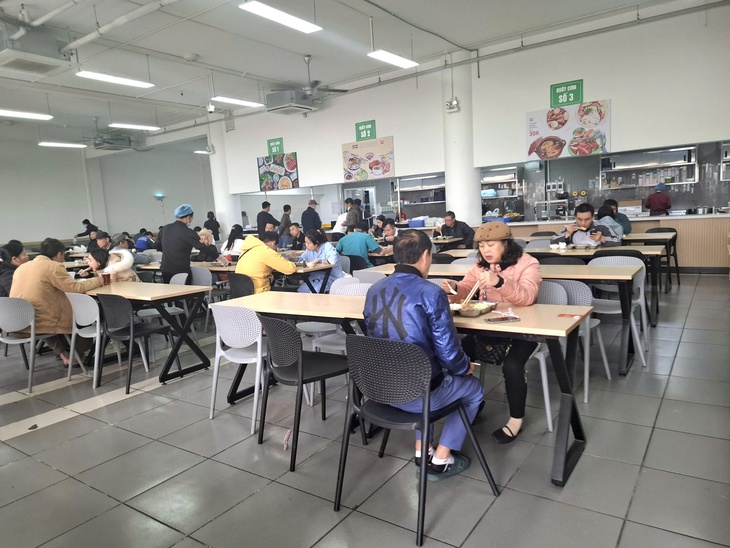 Vì sao nhiều bệnh nhân, người nhà không 'mặn mà' với cơm bệnh viện?- Ảnh 6. bạch mai