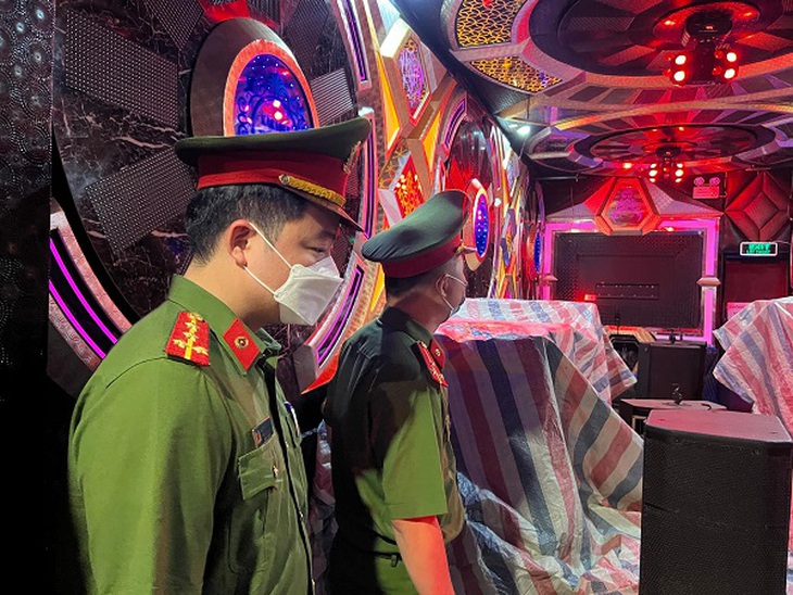 Phạt 11 cơ sở kinh doanh karaoke và quán bar trên địa bàn phố cổ vi phạm PCCC- Ảnh 1. Phạt 11 cơ sở kinh doanh karaoke và quán bar trên địa bàn phố cổ vi phạm PCCC- Ảnh 1.