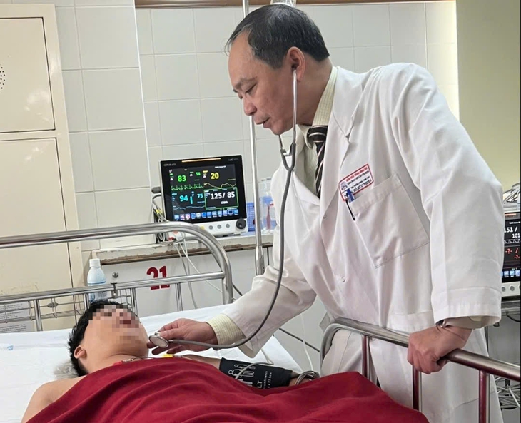 Bệnh nhân nguy kịch do nuốt xương heo 6 ngày mới đi khám- Ảnh 2. Bệnh nhân nguy kịch do nuốt xương heo 6 ngày mới đi khám- Ảnh 2.